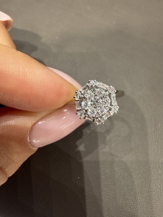 Золоте кольцо з діамантами