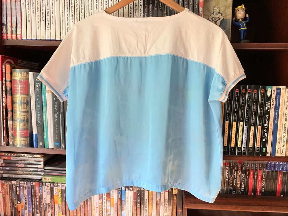 Blusa, tamanho L [medidas na descrição]