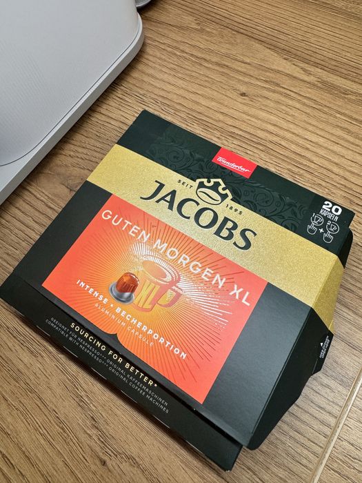 Ekspres na kapsułki DeLonghi Nespresso Gran Lattissima bialy