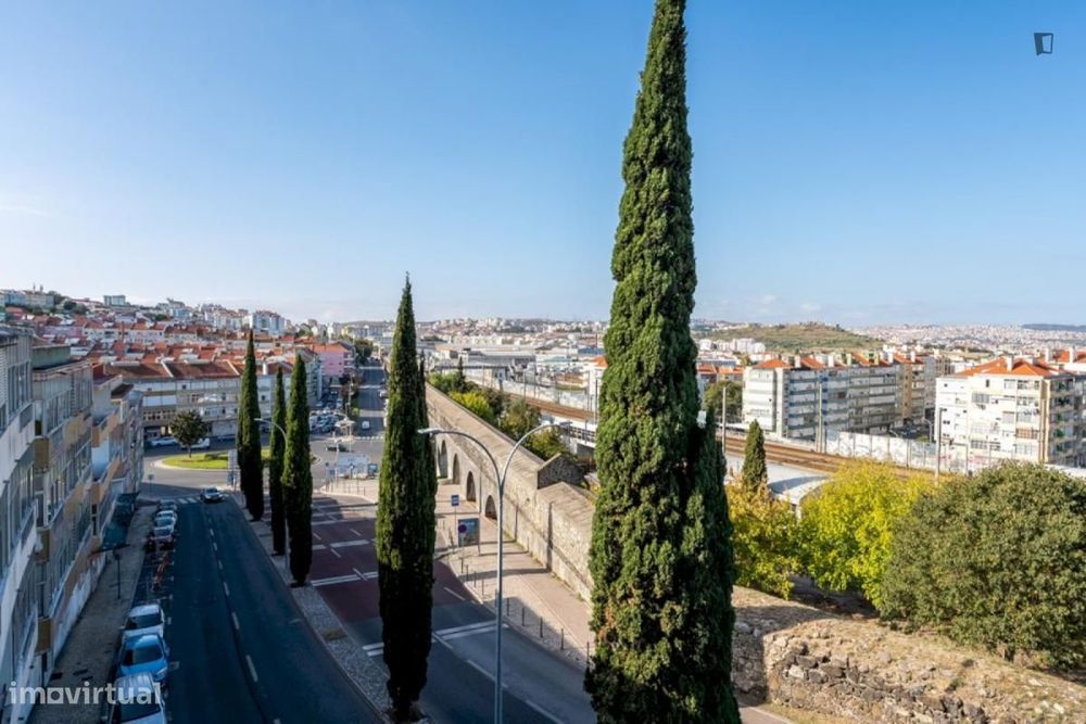 Quarto - localizado em Amadora Lisbon