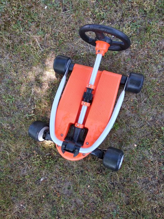 Hulajnoga czterokołowa z kierownicą charton