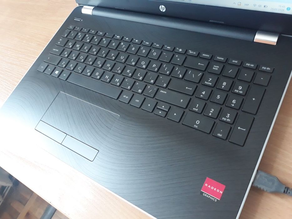 Ноутбук 15.6"/AMD A10 (4 ядра)/8GB RAM/HDD - для навчання та роботи