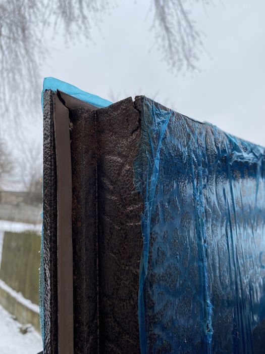 Вхідні металеві двері