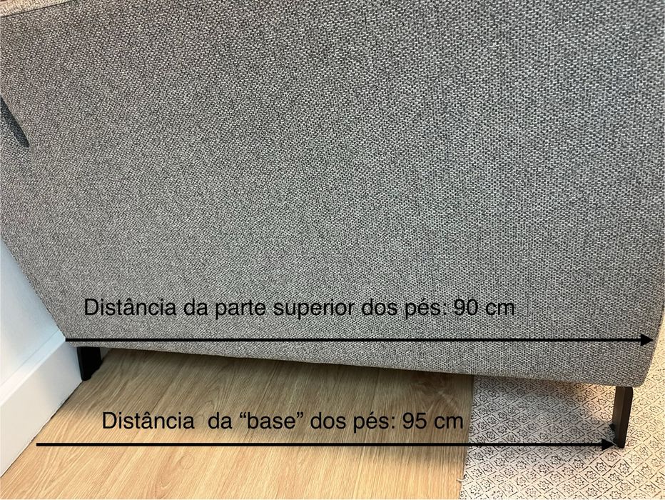 Sofá cinza-claro 4 lugares