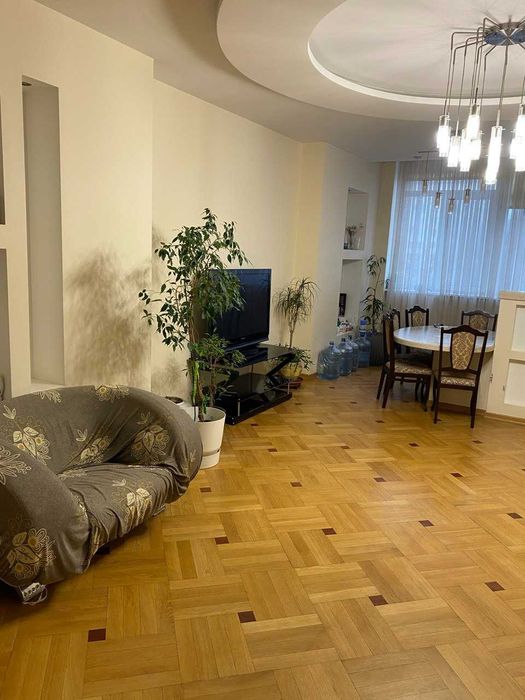 Продам 4-х комн. квартиру в центре, элитном доме  (с хорошим ремонтом)