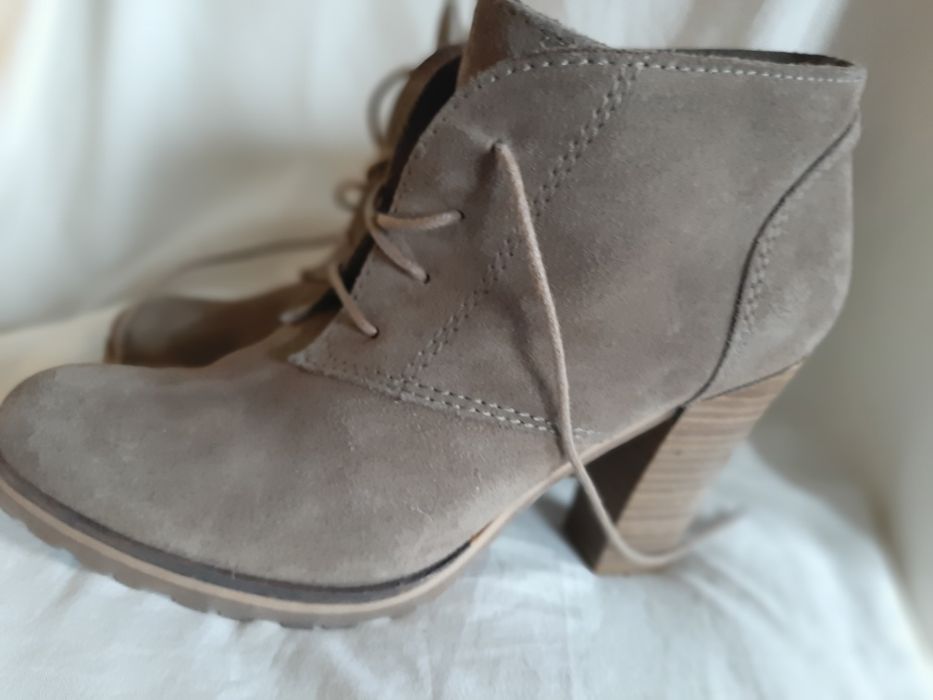 botki damskie, zamszowe, skórzane,  obcas, MANGO