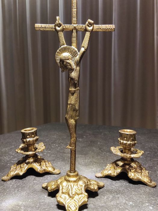 Mosiężny zestaw kolędowy: krzyż i dwa lichtarze - odlew, VINTAGE