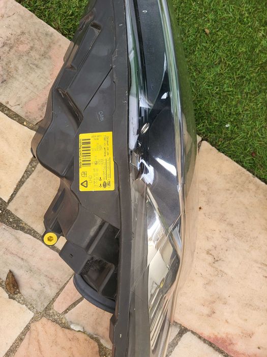 Farol Ford Fiesta 2008-2012  8A61-13W030-AJ