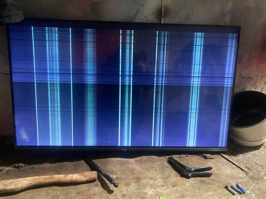 Телевизор Bravis LED-H 7000 smart+T2