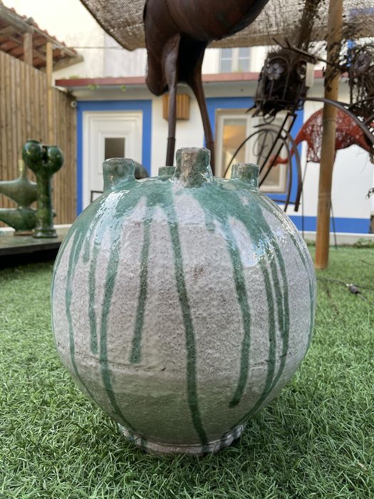 Sculptural Ceramic Vase with Green Drip Glaze – Organic Design