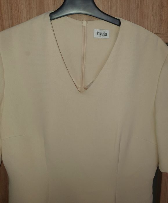 Kremowa  elegancka sukienka  roz 38