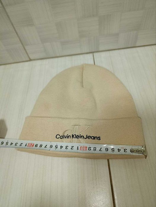 шапка-бини от Calvin Klein Jeans модели Monologo Embro.