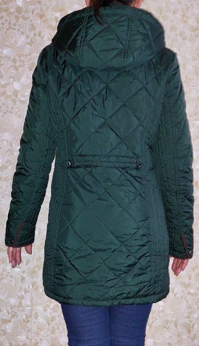 Пальто ровное стеганное весенне-осеннее цвета насыщено зелёный,с капюш