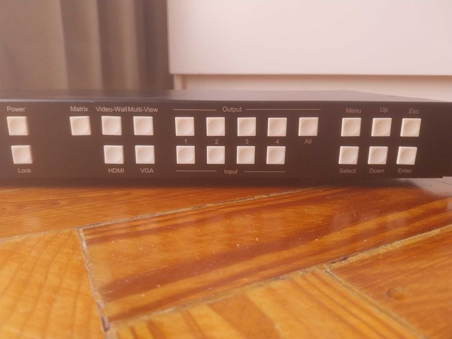 Blustream seamless 4x4 hdmi/vga switch. Sem o comando original