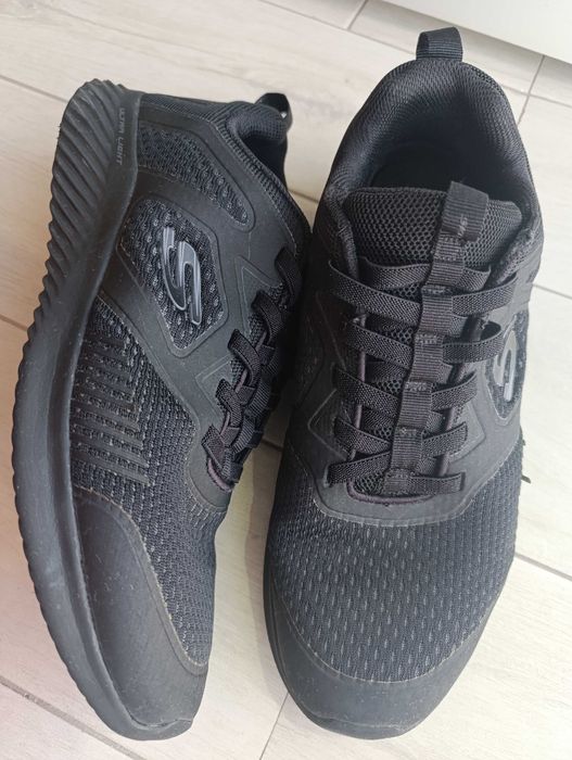 Sapatilhas de homem. Skechers. Tamanho 43.