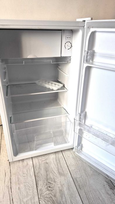 lodówka podblatowa Philco mała biała z zamrażalnikiem