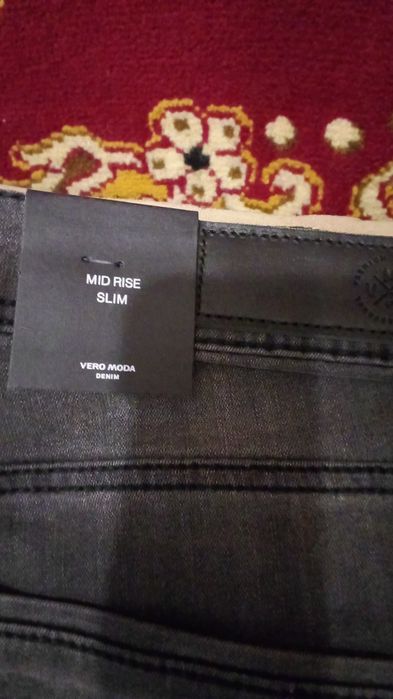 Продаю женские новые джинсы