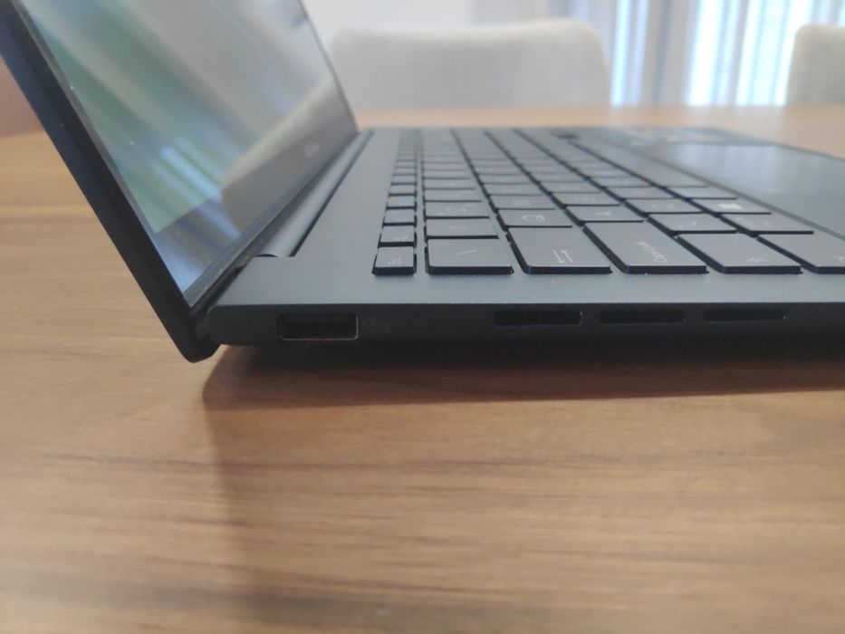 Asus ZenBook 14 Intel core ultra 9