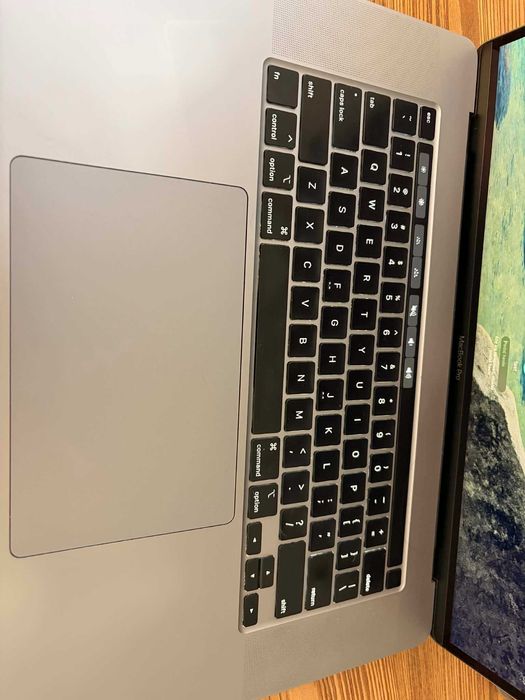 MacBook Pro 32GB RAM i9 1TB SSD