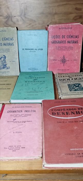 Lote de livros escolares antigos