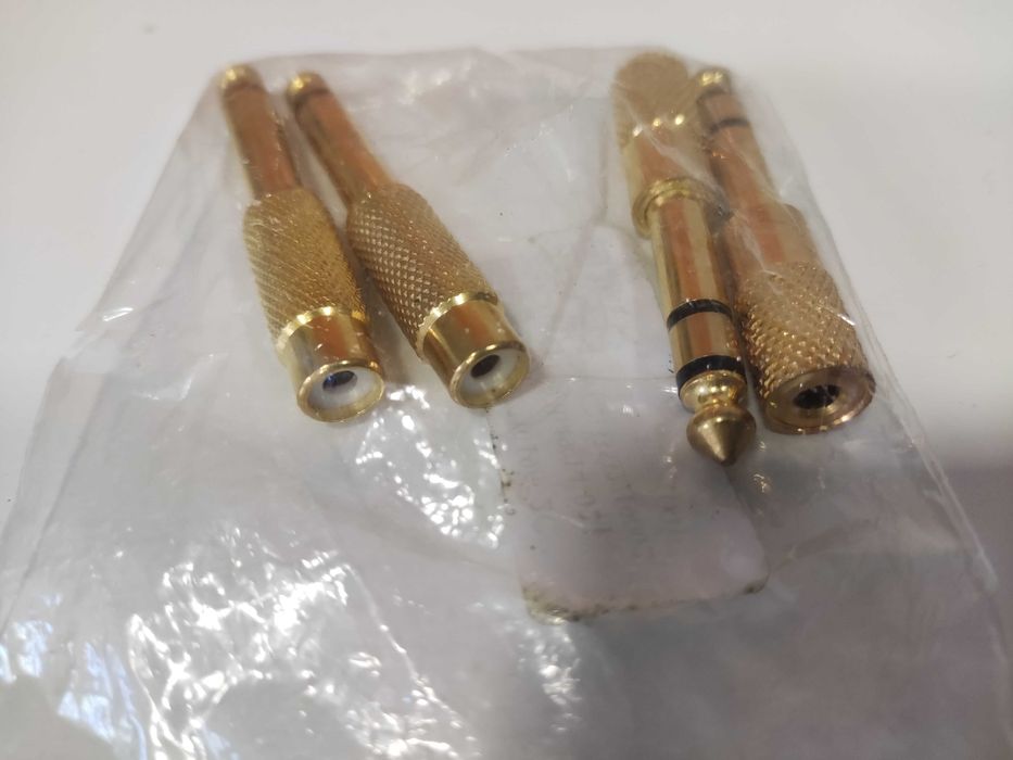 Splitter, PEN 256GB USB C, Carregadores, Cabo VGA e outros acessórios