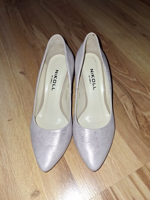 Szpilki ze skóry ślubne rozm 37 Nikoll w kolorze satynowego różu