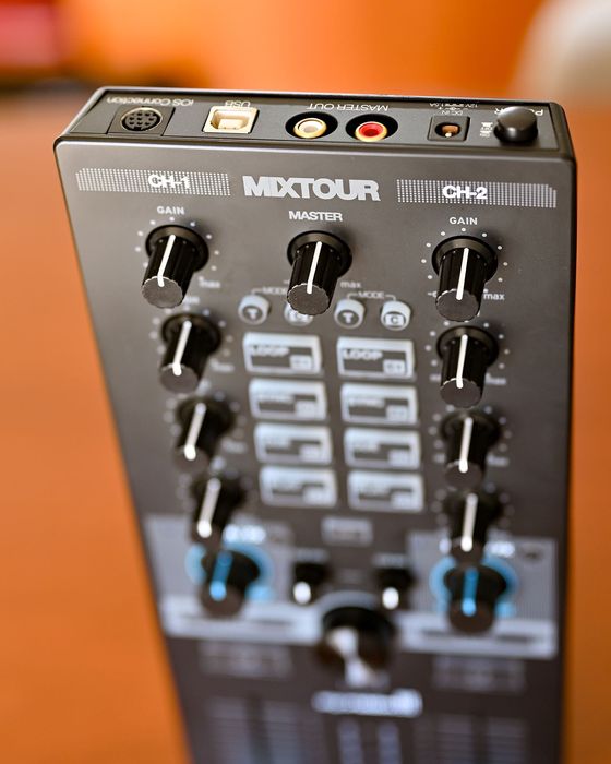 Reloop Mixtour – Algoriddim