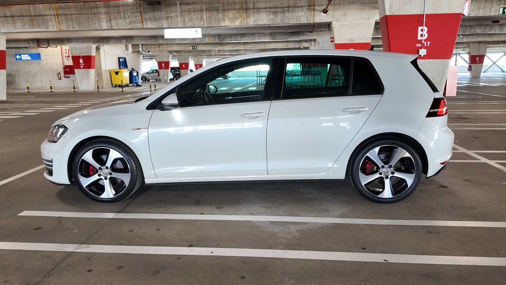 VW Golf VII GTI TSI BMT*DSG*Tecto de abrir*Pele*Bola de reboque*