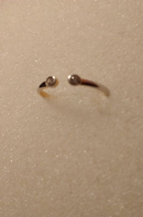 Anel de prata contrastada, ajustável.