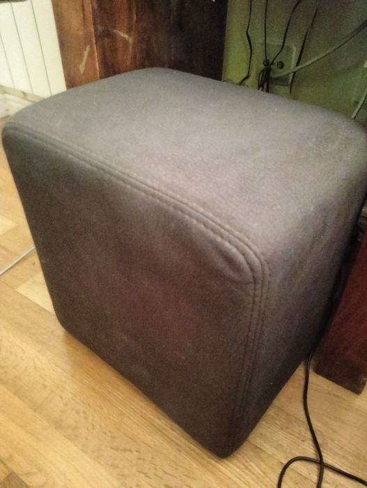 Conjunto Sofá 3 lugares, com chaise longe 3 pufs