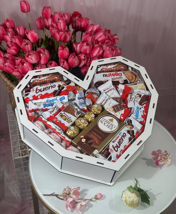 Ідеальний подарунок до 8 березня. Великий солодкий бокс з солодощами