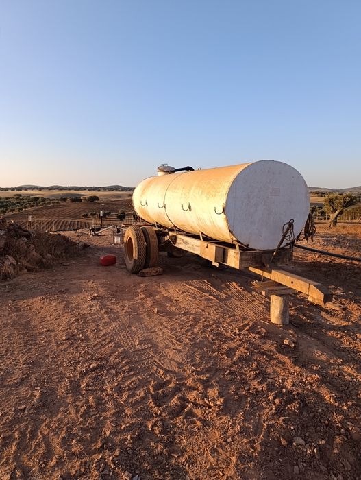 Vende-se cisterna de 6.000 litros