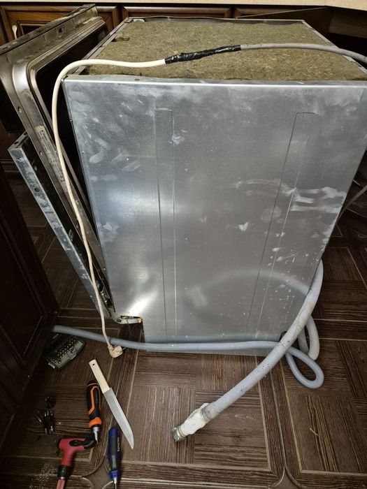 Посудомийна машина Candy CDI15 під ремонт або на запчастини