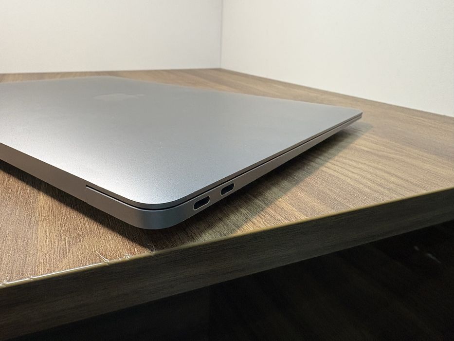 Macbook Air 13” Space Gray 8/256GB (A2337)