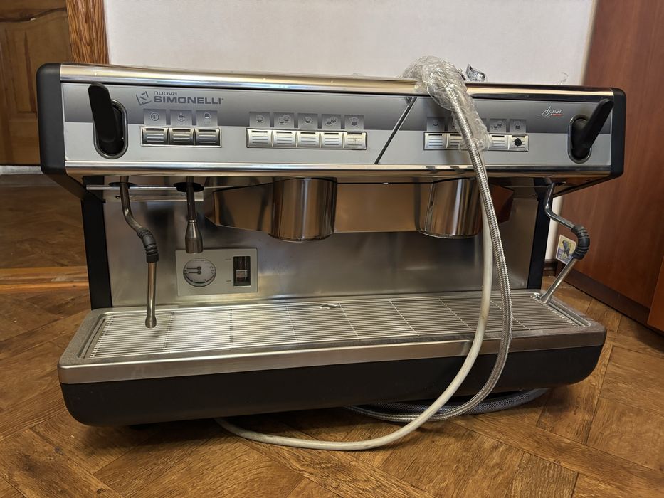 Професійна кавова машина Simonelli