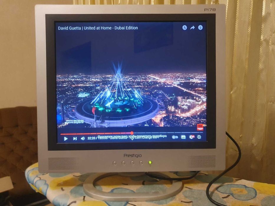 Монитор 17" со встроенным звуком