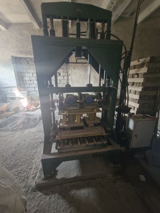 Продам прес для виготовлення блоку та тротуарної плитки