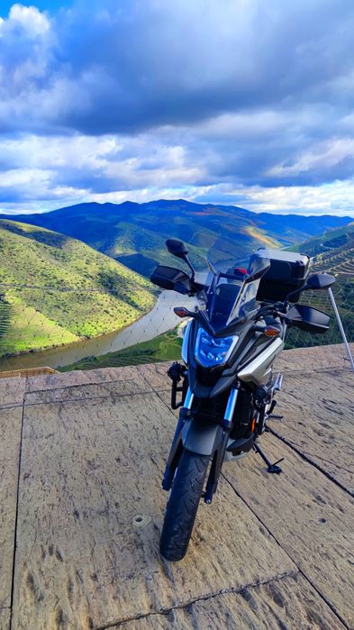 Honda NC750X com mala