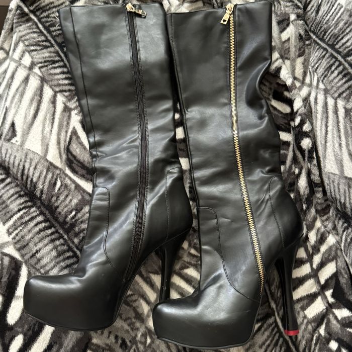 Kozaki na wysokim obcasie i platformie love moschino rozmiar 38 czarne