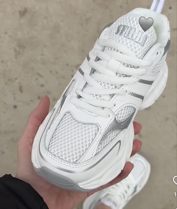 Продам кросівки з натуральної шкіри