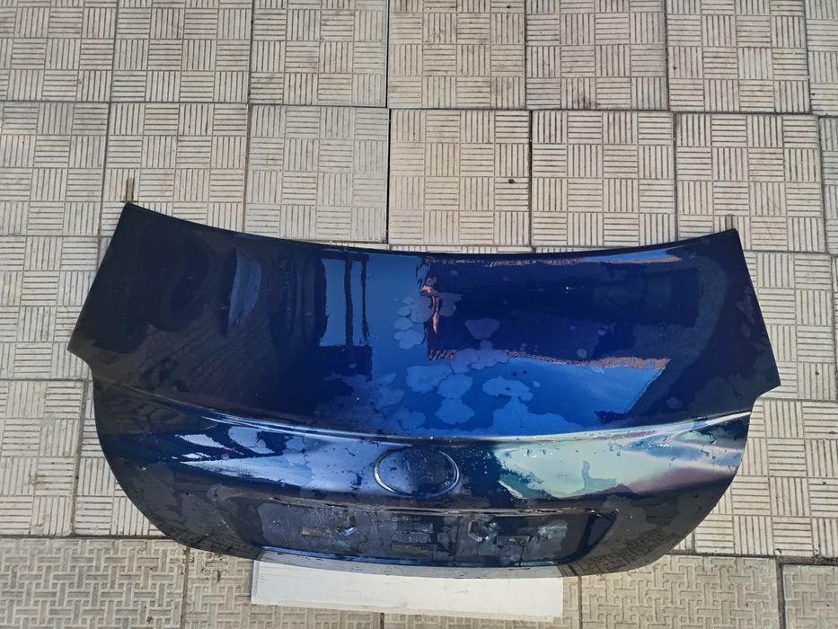 Кришка багажника тойота Авенсіс