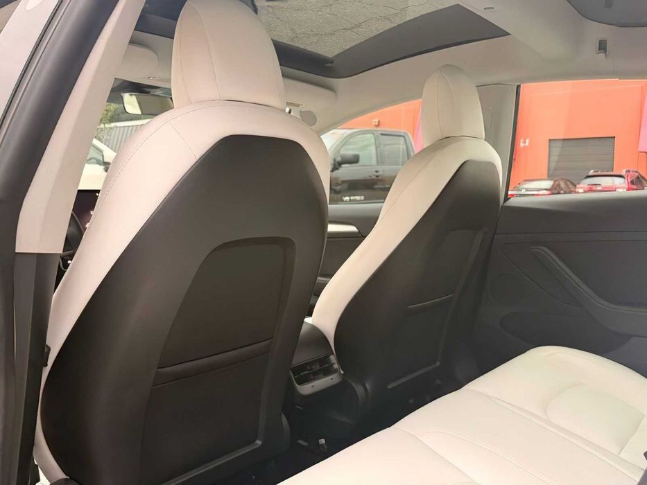 Tesla Model 3 Long Range      2022