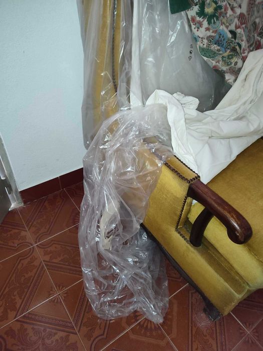 Sofá vintage de 3 lugares em madeira maciça e veludo