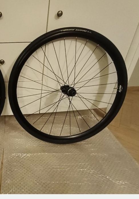 Przednie koło Supra Ra Comp Disck z opona Vittoria