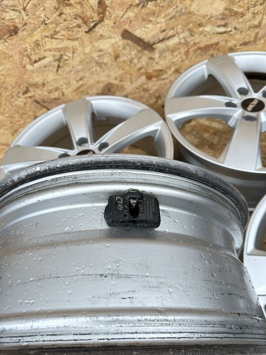 Диски5.114.3 R17 ET50 ЦО(діа)67.1 титани диски