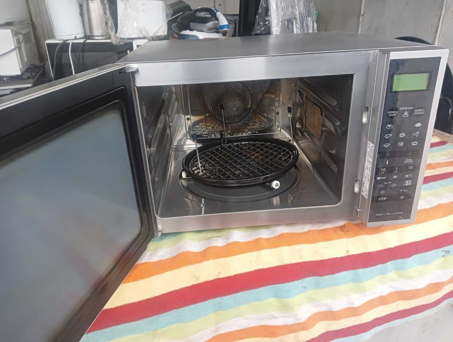 Мікрохвильова піч SHARP