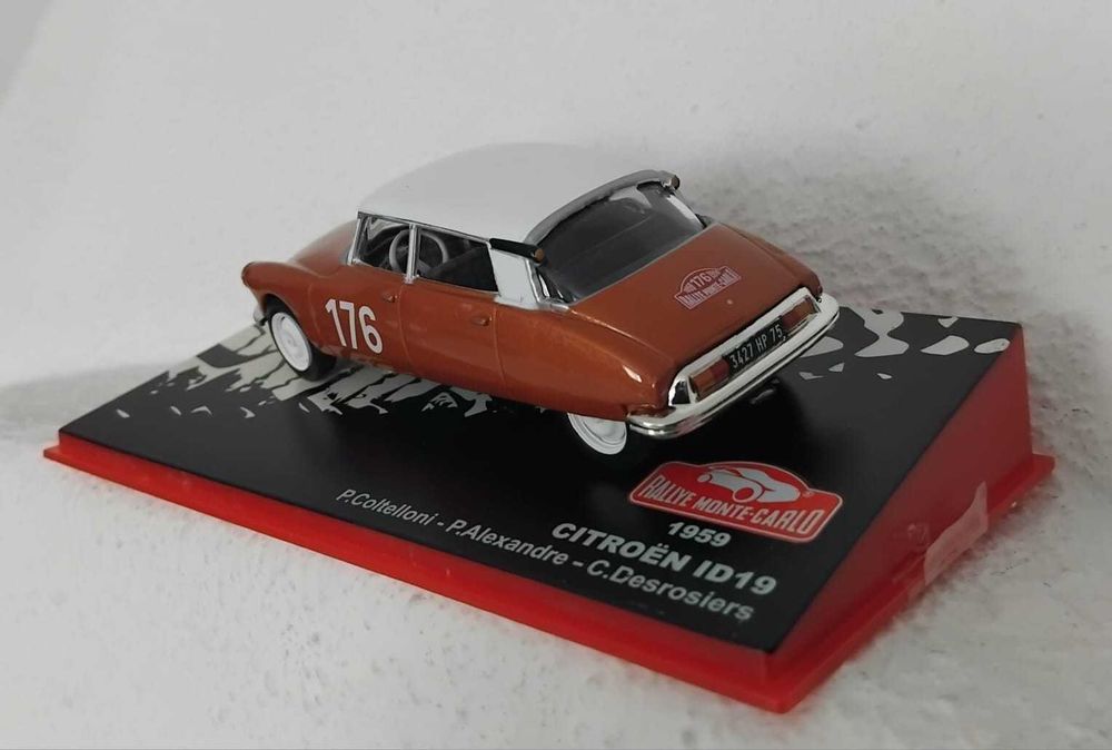 Citroen. DS-19 taxi Amsterdam 1958.  London-Sydney 1968.  Monte Carlo 1959.  DS-19 1956. Solido. 25€/cada,   Vendo miniaturas da minha coleção 1/43.