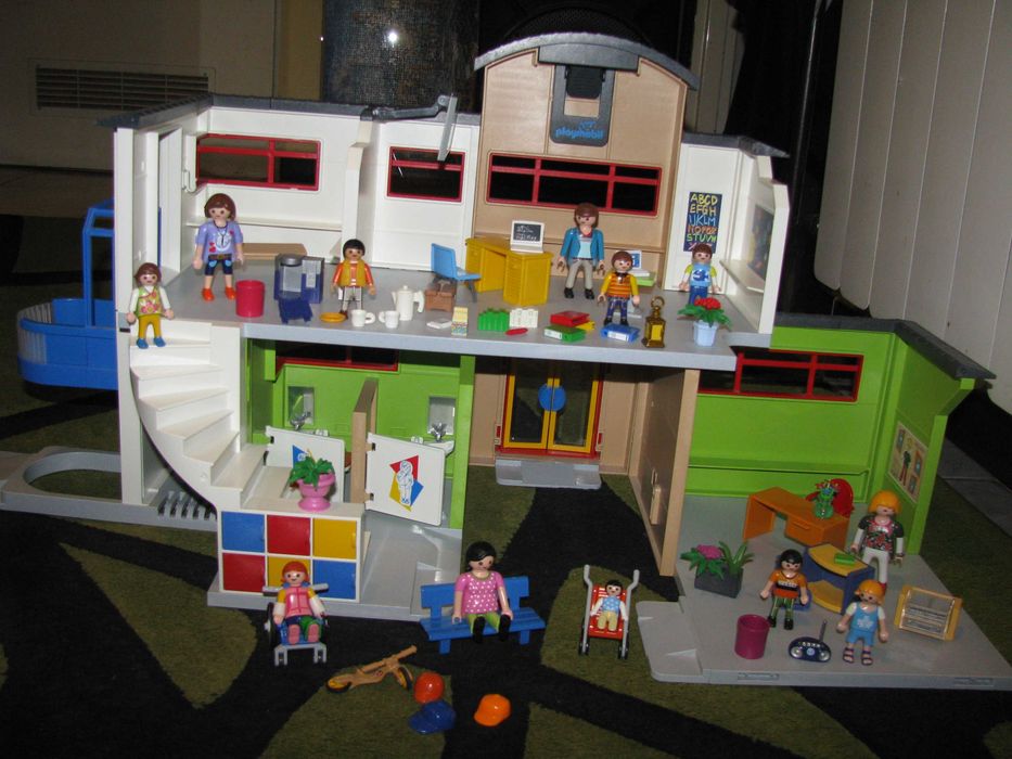 Playmobil 9453 Duża Szkoła Z Wyposażeniem, school, grajacy zegar