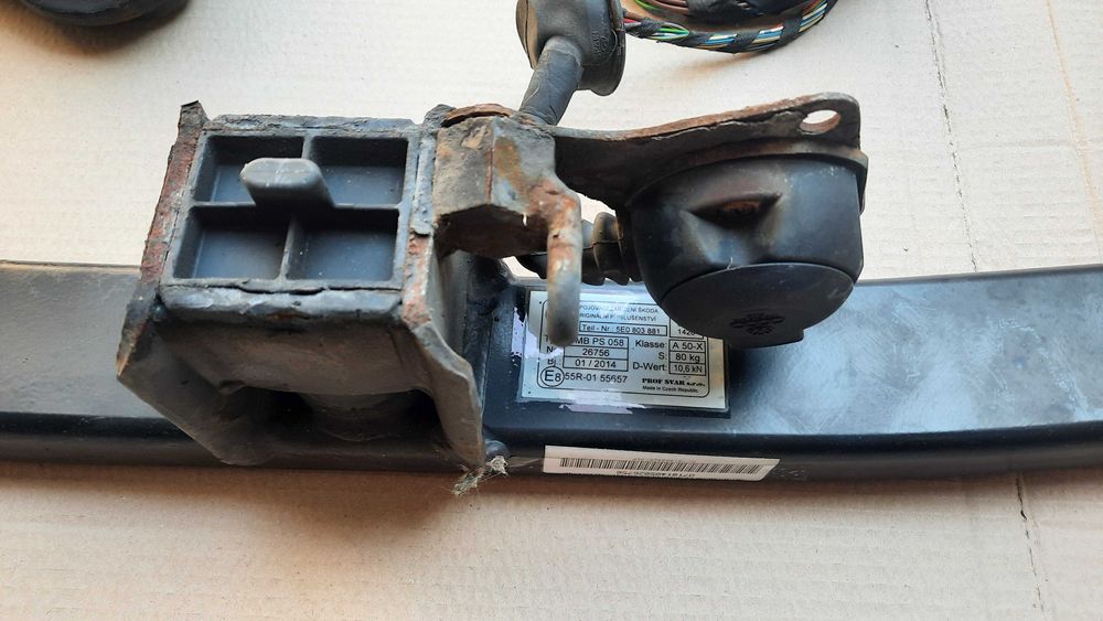 Фаркоп Шкода Октавія А7 13-20р  оригінал  5E0803881 повний комплект