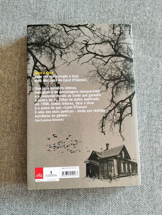 Livro "Osso a osso" Carol O'Connell